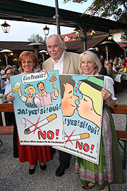 Karikaturist Dieter Hanitzsch gestaltete die beiden Plakate (Foto: MartiN Schmitz)